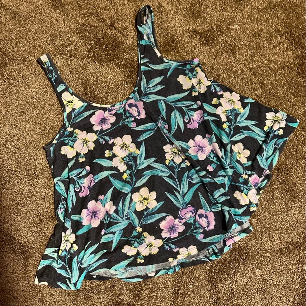 American Eagle floral flowy top - Picture 4 of 5